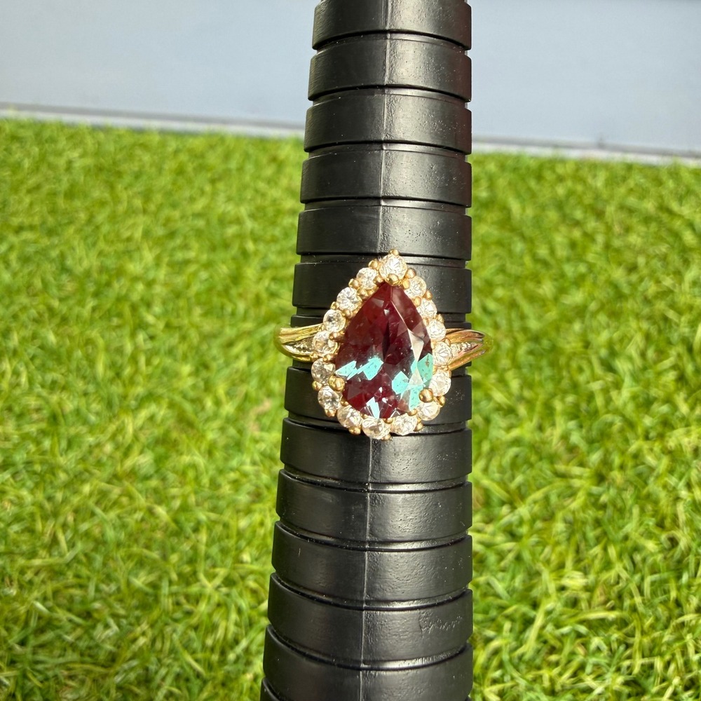 Vintage 10K Yellow Gold Pear Cut Color Change Alexandrite Halo Ring Size 8